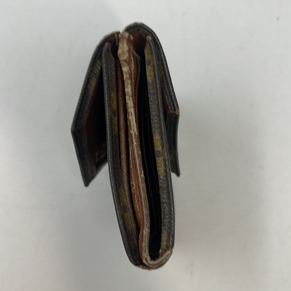 Low Start LV Authentic Wallet - Picture 4 of 9